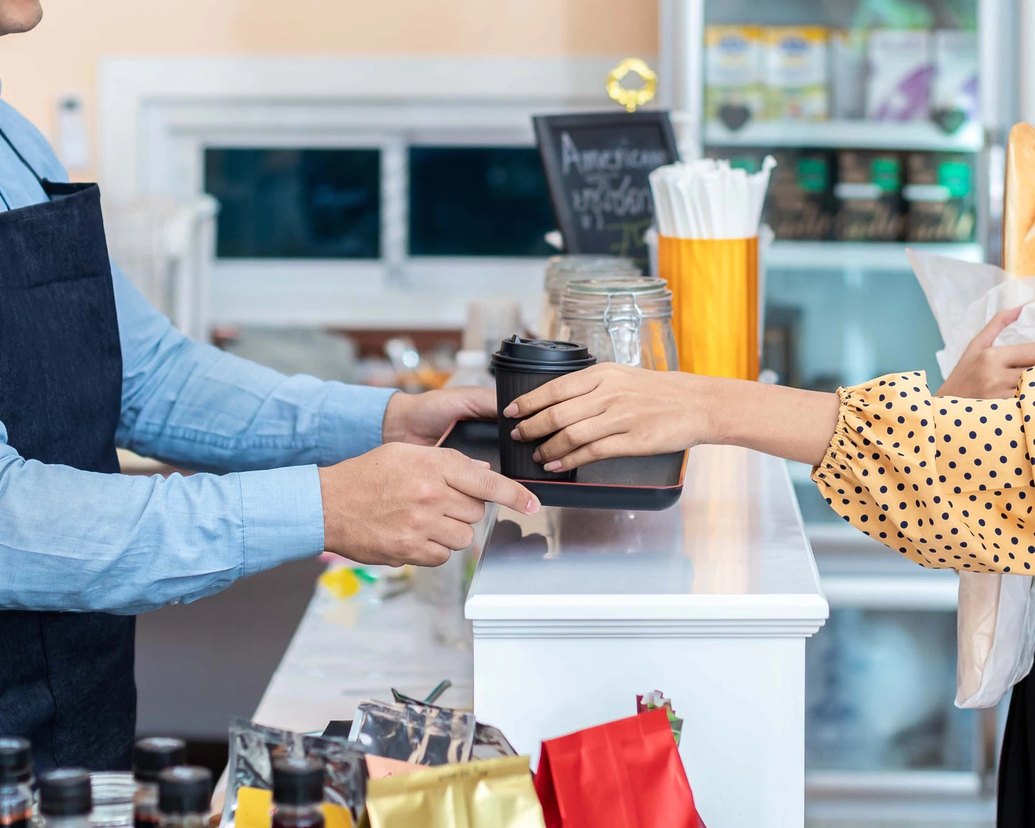 Woman purchasing coffee at a convenience store benefiting from Westrock’s
foodservice expertise.